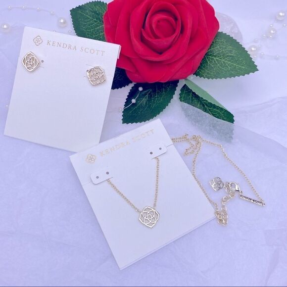 Kendra Scott Gold Dora Necklace and Stud Earings - Picture 5 of 9